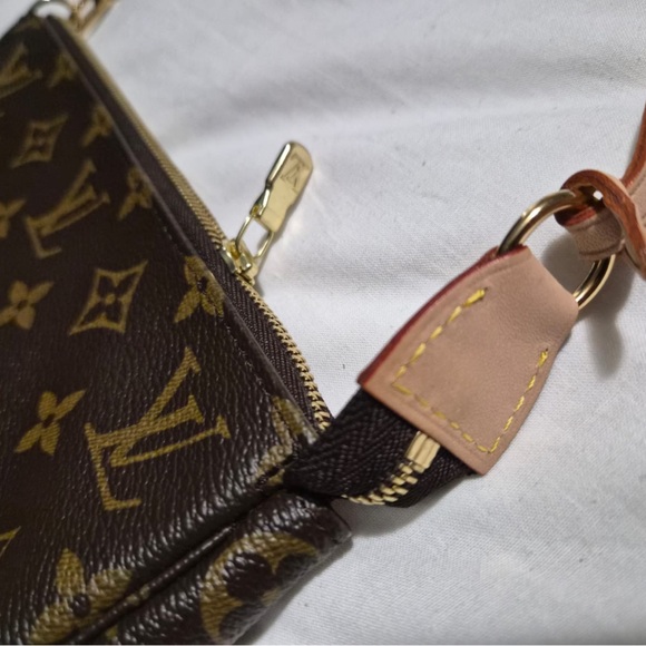 New LOUIS VUITTON POCHETTE, wristlet - Picture 10 of 11